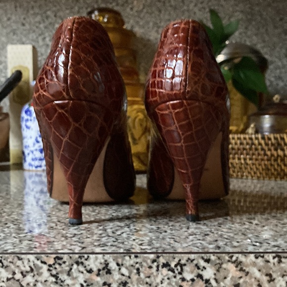 HELLO GORGEOUS! stunning natural crocodile pumps… - Picture 5 of 7